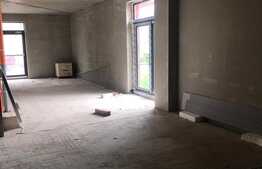 Spatiu comercial, 300mp, vitrima pe 2 parti 