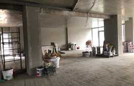 Spatiu comercial, 300mp, vitrima pe 2 parti 