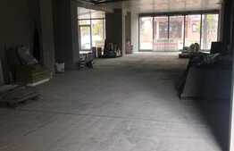 Spatiu comercial, 300mp, vitrima pe 2 parti 