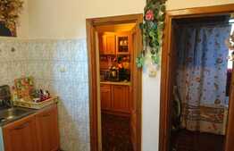 Apartament cu 3 camere, 88 mp, zona Sinaia 
