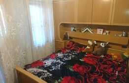 Apartament cu 3 camere, 88 mp, zona Sinaia 