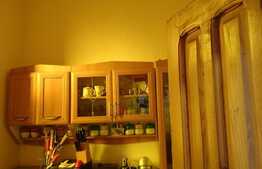 Apartament cu 3 camere, 88 mp, zona Sinaia 