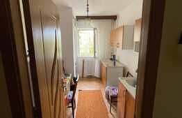 Apartament de 3 camere, decomandat, 56 mp, zona Lipovei