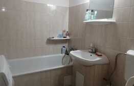 Apartament 3 camere, decomandat, zona Lipovei