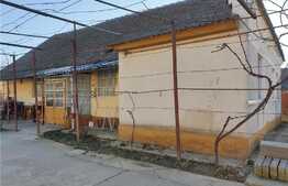 Casa de 4 camere, teren 2500 mp, Banloc