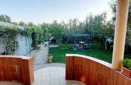 Casa cu 8 camere, 250 mp, zona Mosnita Noua