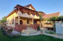 Casa cu 8 camere, 250 mp, zona Mosnita Noua