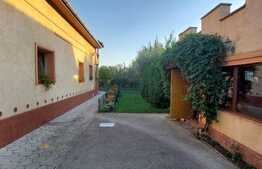 Casa cu 8 camere, 250 mp, zona Mosnita Noua