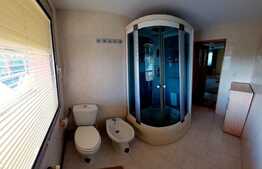 Casa cu 8 camere, 250 mp, zona Mosnita Noua