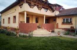 Casa cu 8 camere, 250 mp, zona Mosnita Noua