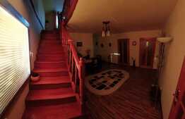 Casa cu 8 camere, 250 mp, zona Mosnita Noua