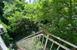 Apartament de 4 camere, decomandat, 212 mp si teren, zona Neptun