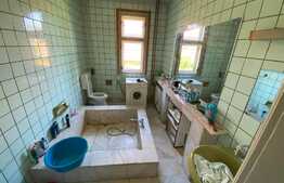 Apartament de 4 camere, decomandat, 212 mp si teren, zona Neptun