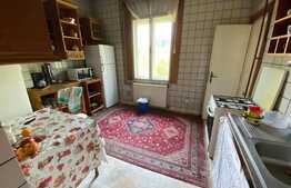 Apartament de 4 camere, decomandat, 212 mp si teren, zona Neptun