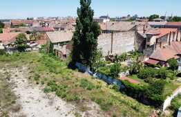 Teren pentru casa, la curte comuna, semicentral!