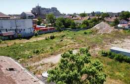 Teren pentru casa, la curte comuna, semicentral!