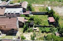 Teren pentru casa, la curte comuna, semicentral!