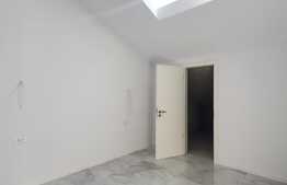 Super pret! Penthouse pe 2 niveluri, living + bucatarie, 2 dormitoare, 2 bai, terasa si spatiu de depozitare