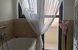 Casa individuala  de vanzare, 310 mp utili, 828 mp teren, Dumbravita