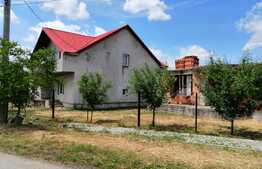 Casa P+E 8 camere, 306mp +1050 mp teren in  Remetea