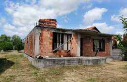Casa la rosu, 4 camere,  150 mp utili in Remetea Mare