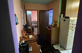 Apartament 3 camere, 55 mp, semidecomandat, zona Sagului