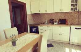 Apartament spatios, 4 camere si balcon, zona istorica, Maria