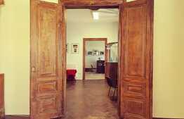 Apartament spatios, 4 camere si balcon, zona istorica, Maria