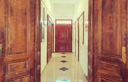 Apartament spatios, 4 camere si balcon, zona istorica, Maria