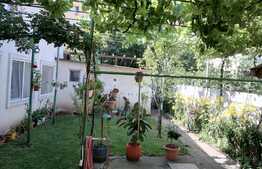 Casa cu  3 apartamente in Complexul Studentesc