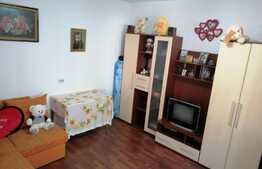 Casa cu  3 apartamente in Complexul Studentesc