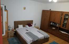 Casa cu  3 apartamente in Complexul Studentesc