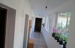 Casa cu  3 apartamente in Complexul Studentesc