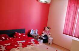 Vila cu spatiu comercial P+E+M, 340 mp, teren 432 mp in Plopi