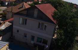 Vila cu spatiu comercial P+E+M, 340 mp, teren 432 mp in Plopi