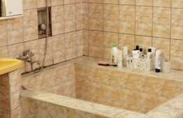 Vila cu spatiu comercial P+E+M, 340 mp, teren 432 mp in Plopi