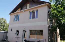 Vila cu spatiu comercial P+E+M, 340 mp, teren 432 mp in Plopi