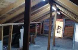 Vila cu spatiu comercial P+E+M, 340 mp, teren 432 mp in Plopi