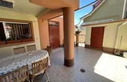 Casa de 8 camere, 190 mp, teren 360 mp, garaj, Lipovei