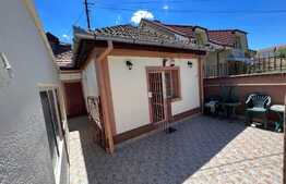 Casa de 8 camere, 190 mp, teren 360 mp, garaj, Lipovei