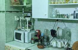 Casa la curte comuna, 53 mp utili, Zona Baba Dochia