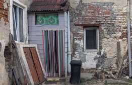 Casa la curte comuna, 53 mp utili, Zona Baba Dochia