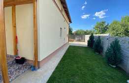Duplex, 81mp utili, 200mp de teren, in Utvin