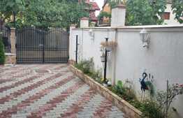 Pensiune de 11 camere, 600 mp, zona Lipovei