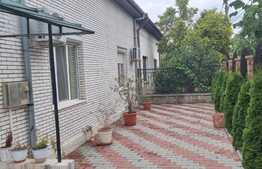 Pensiune de 11 camere, 600 mp, zona Lipovei