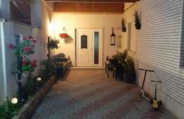 Pensiune de 11 camere, 600 mp, zona Lipovei