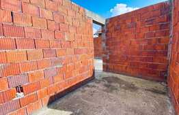 Casa 4 camere, 140 mp, parcare, zona Sanmihaiu Roman