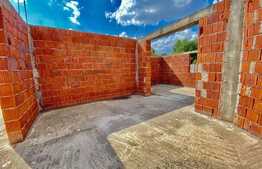 Casa 4 camere, 140 mp, parcare, zona Sanmihaiu Roman