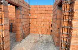 Duplex cu 4 camere, 111 mp, 650 mp teren, zona de Sud