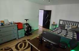 Garsoniera de 37 mp, etaj intermedier, zona Complex